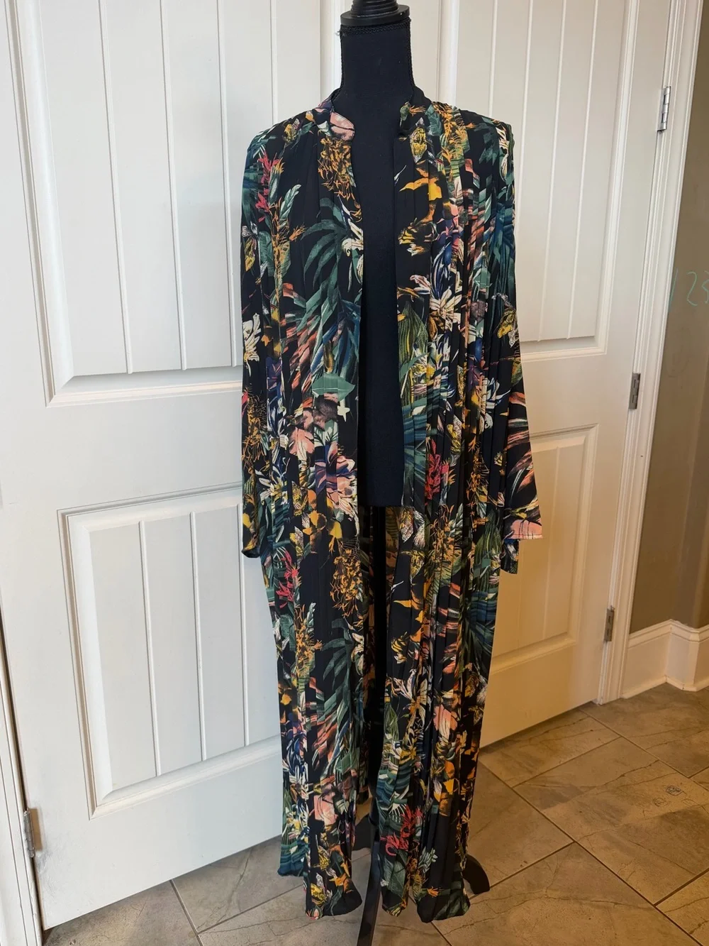 Anthropologie Black Floral Pattern Pleated Kimono Duster - Picture 2 of 7